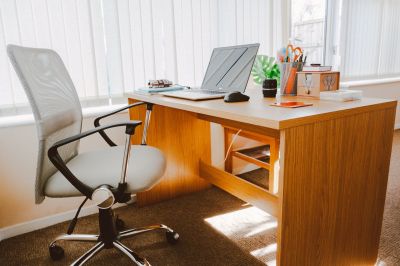 Как да изберете подходящо бюро за Вашия офис?